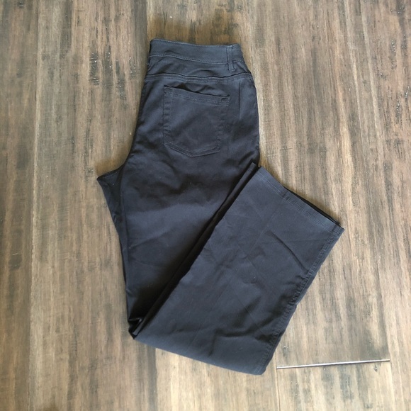 Plus size black pants - Picture 3 of 7